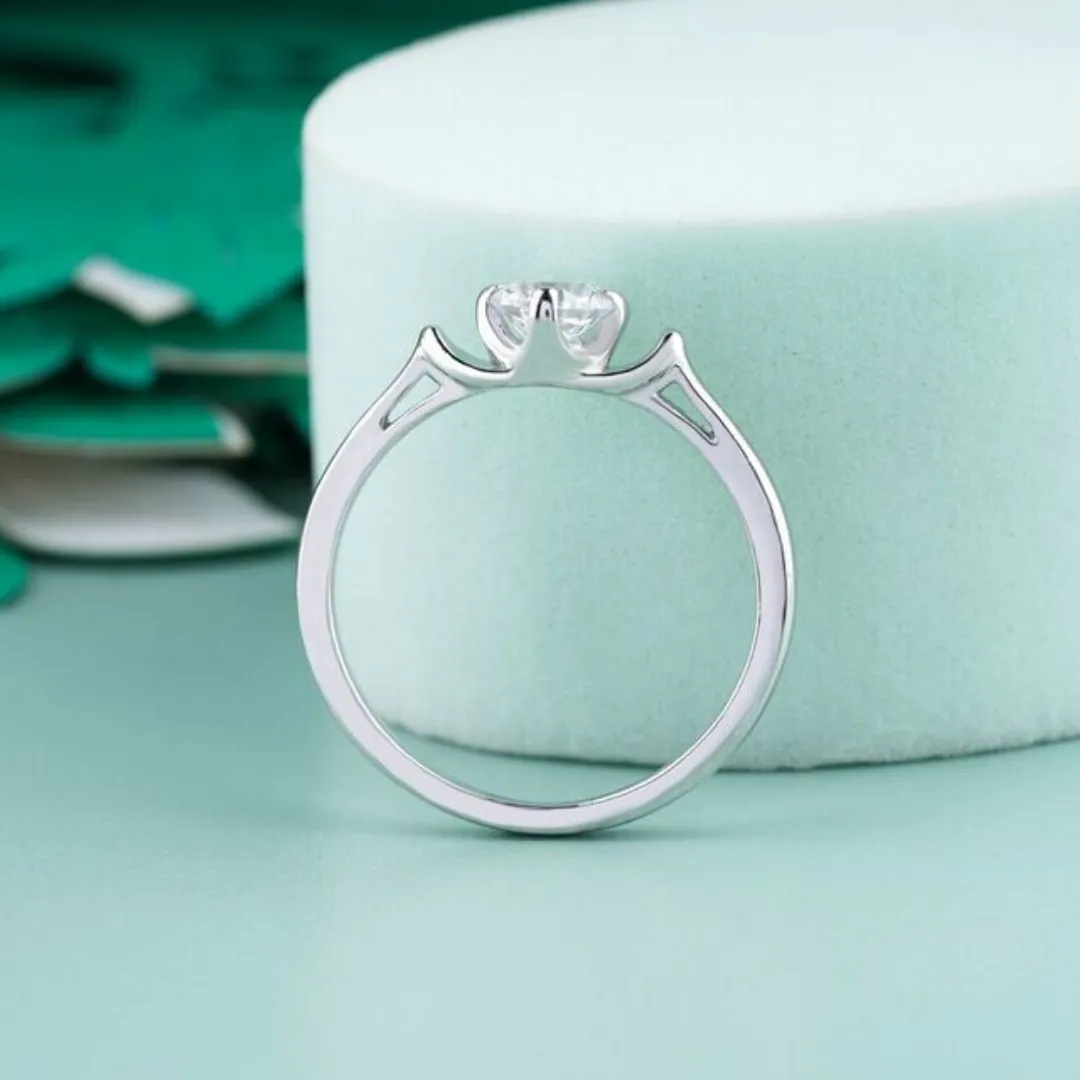 /public/photos/live/Elegantly Round Moissanite Delicate Wedding Ring  720 (1).webp
